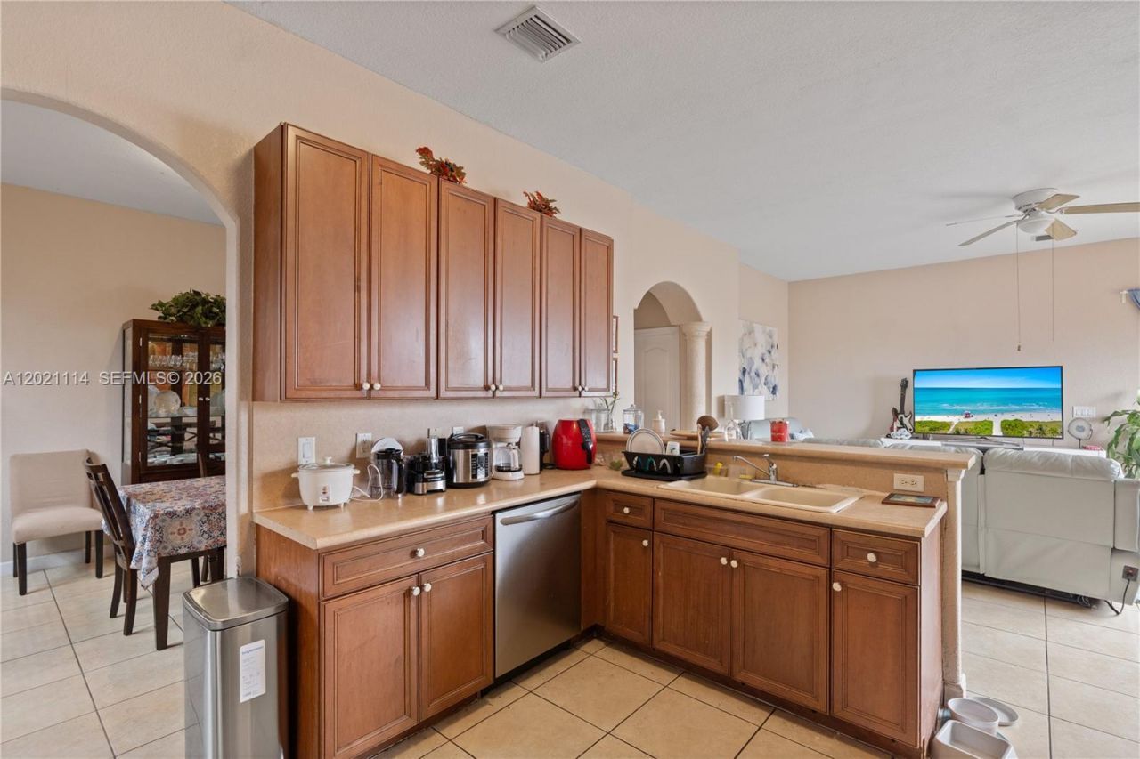 8968 NW 180th Ter , Hialeah, FL 33018 Photo