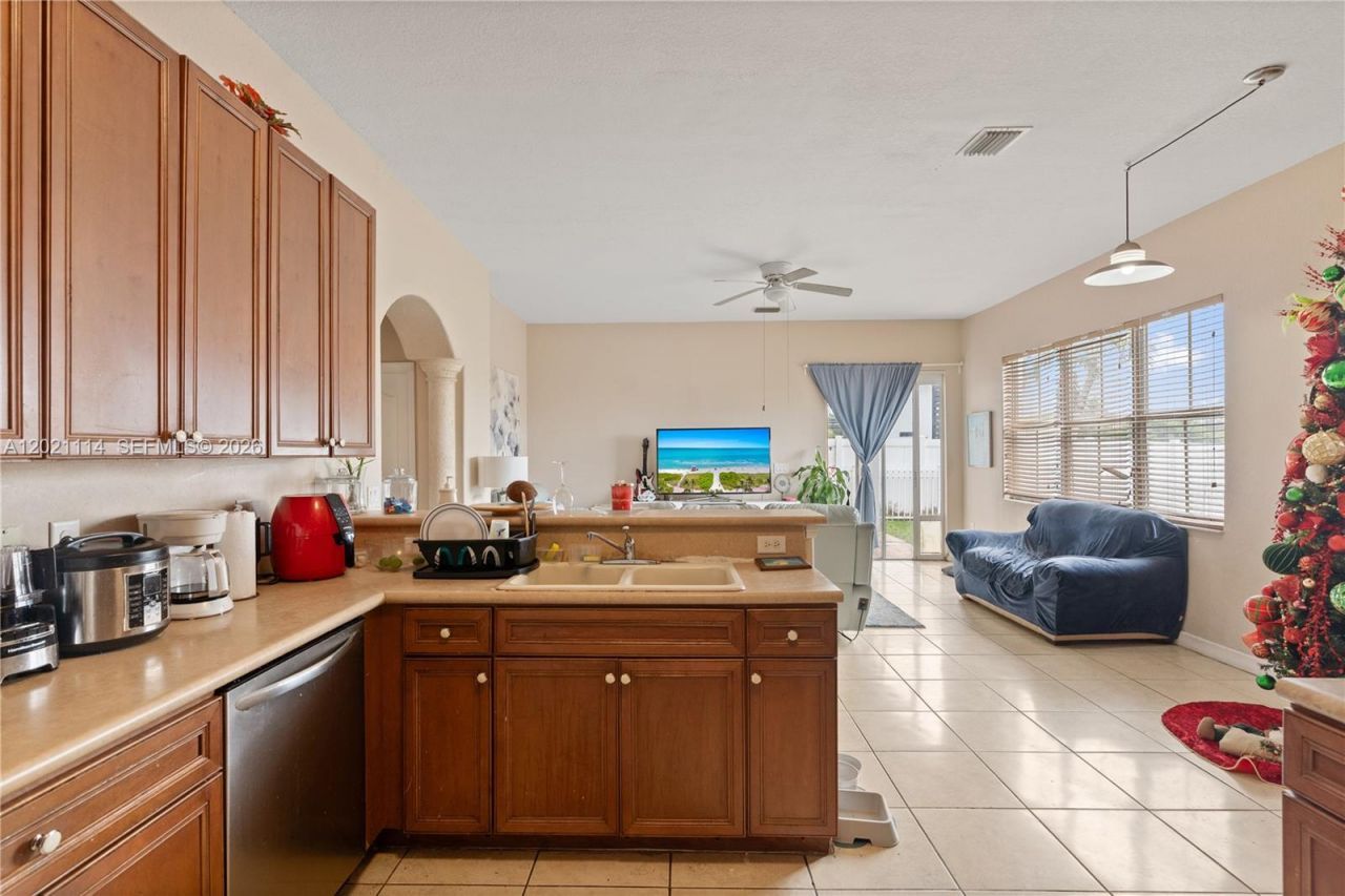 8968 NW 180th Ter , Hialeah, FL 33018 Photo