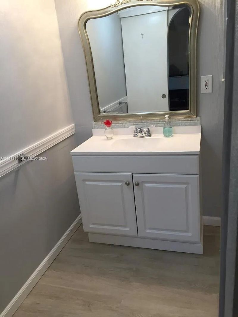 2148 NE 182nd St, North Miami Beach, FL 33162 Photo