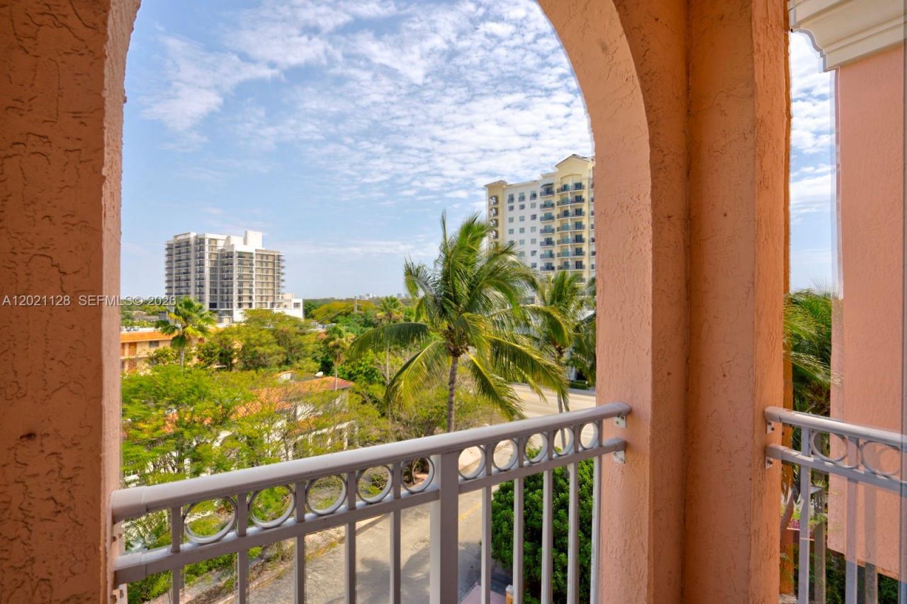 1 Alhambra Cir , Unit 601, Coral Gables, FL 33134 Photo
