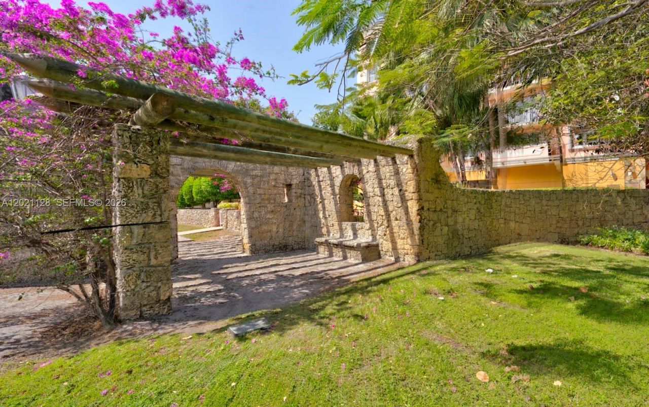 1 Alhambra Cir , Unit 601, Coral Gables, FL 33134 Photo