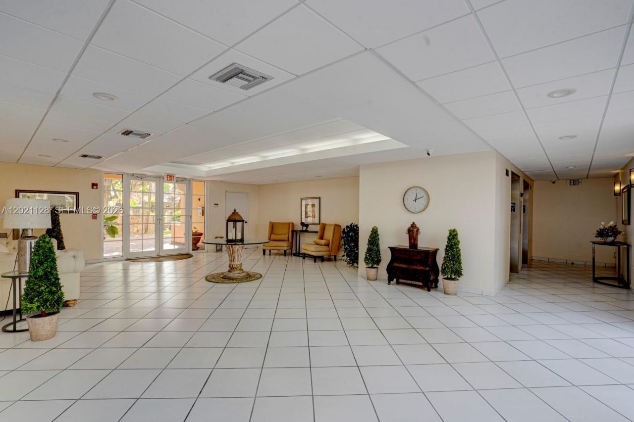 1 Alhambra Cir , Unit 601, Coral Gables, FL 33134 Photo