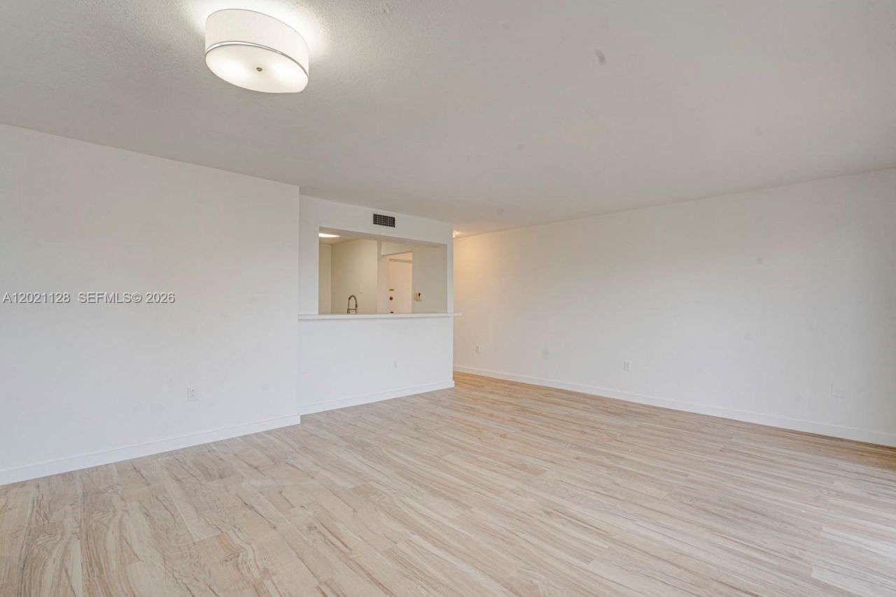 1 Alhambra Cir , Unit 601, Coral Gables, FL 33134 Photo