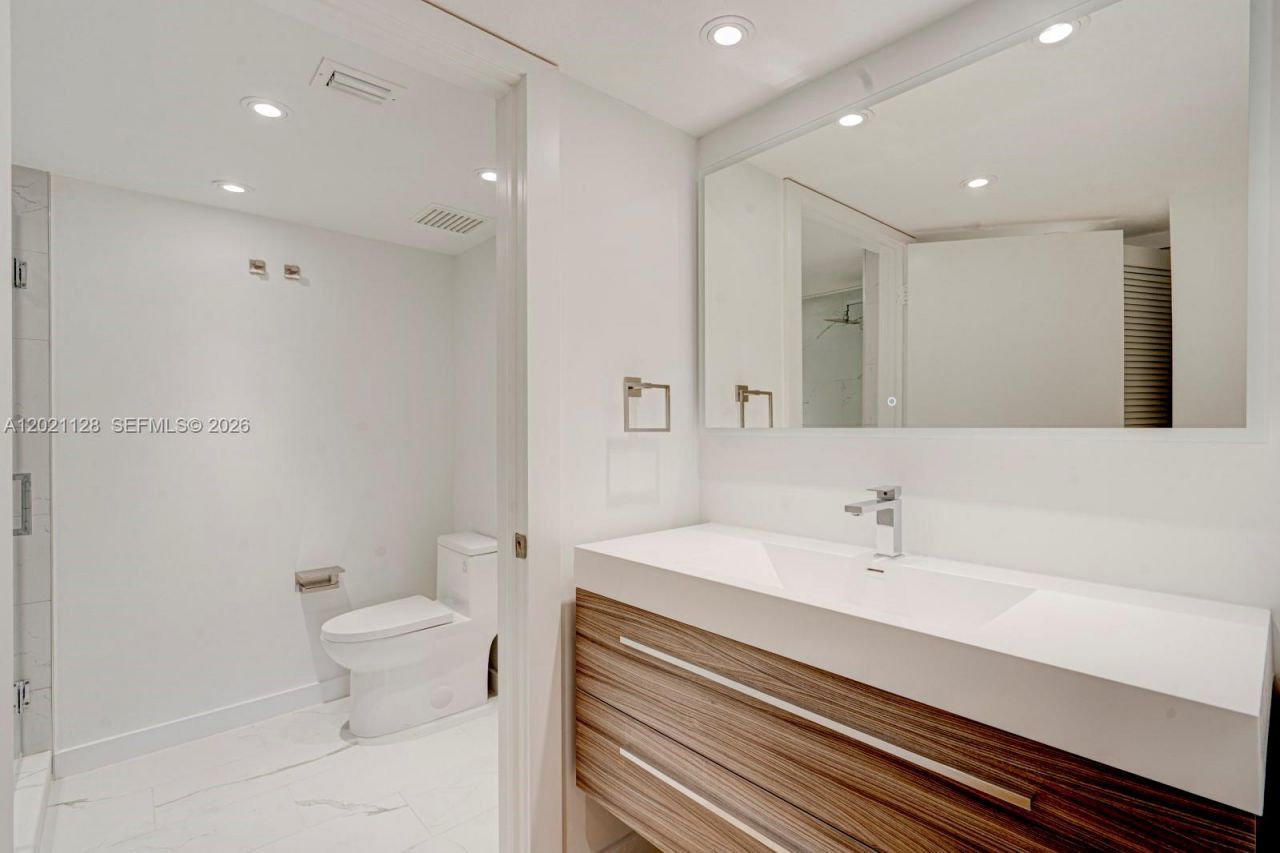 1 Alhambra Cir , Unit 601, Coral Gables, FL 33134 Photo