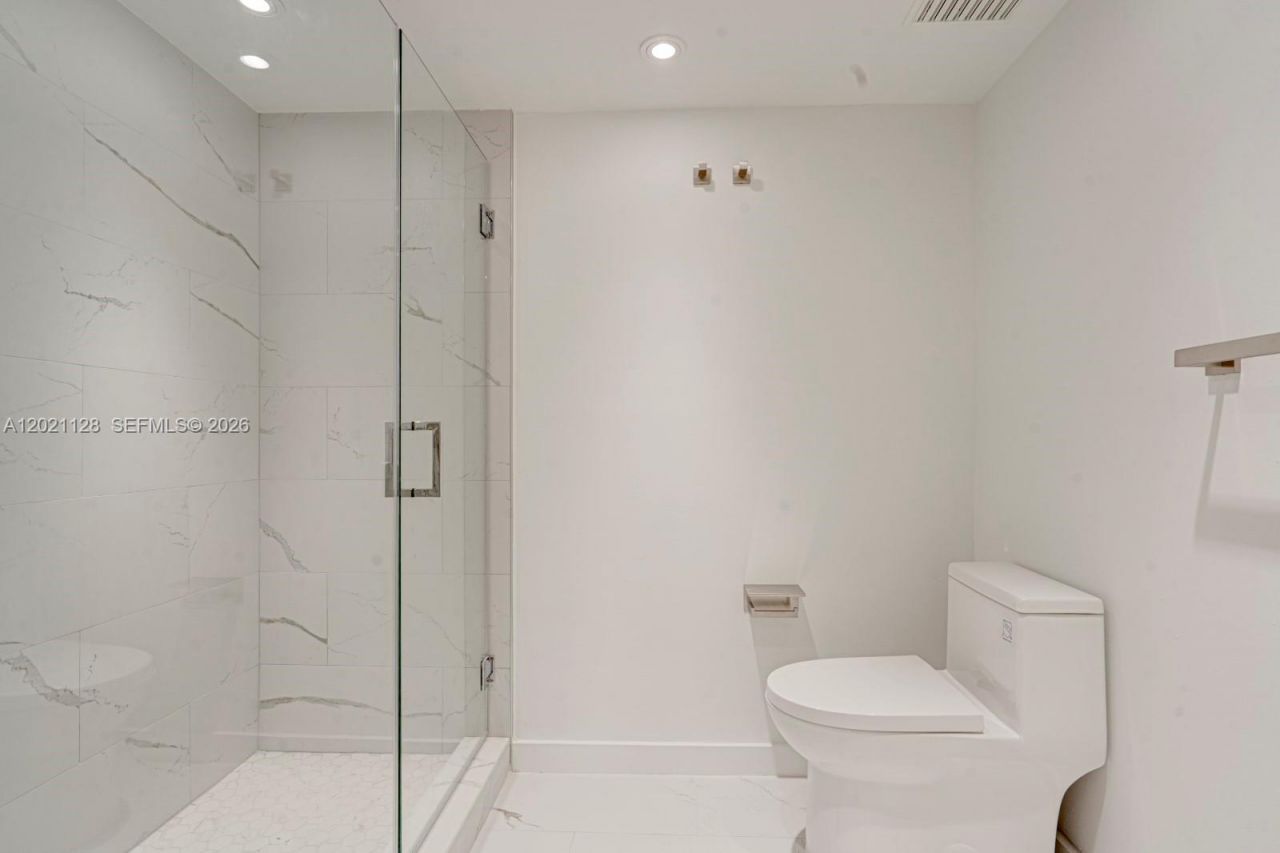 1 Alhambra Cir , Unit 601, Coral Gables, FL 33134 Photo