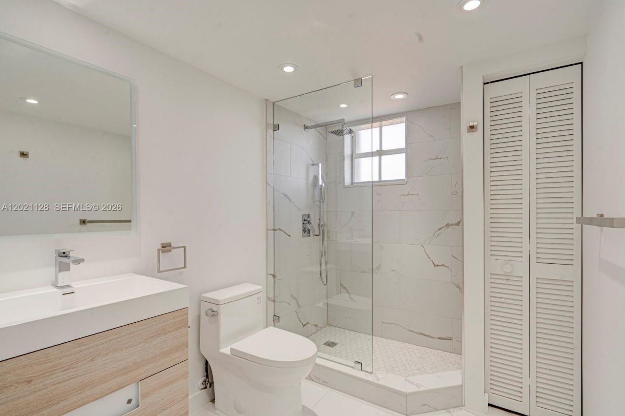 1 Alhambra Cir , Unit 601, Coral Gables, FL 33134 Photo