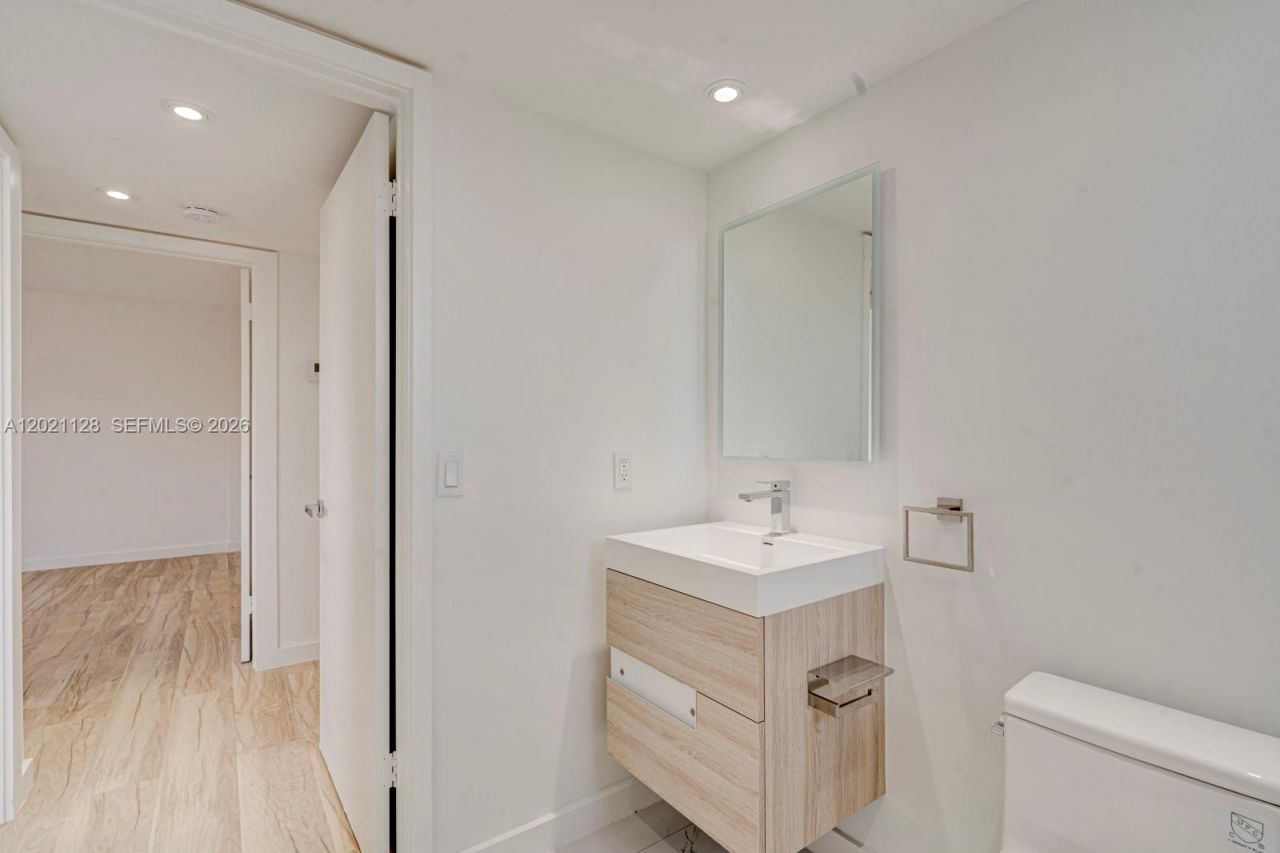 1 Alhambra Cir , Unit 601, Coral Gables, FL 33134 Photo
