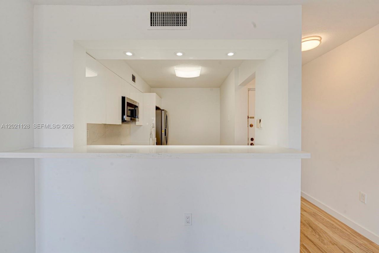 1 Alhambra Cir , Unit 601, Coral Gables, FL 33134 Photo