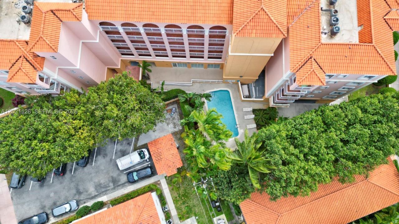 1 Alhambra Cir , Unit 601, Coral Gables, FL 33134 Photo
