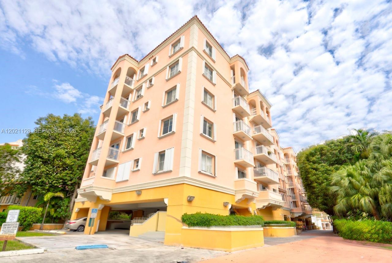 1 Alhambra Cir , Unit 601, Coral Gables, FL 33134 Photo