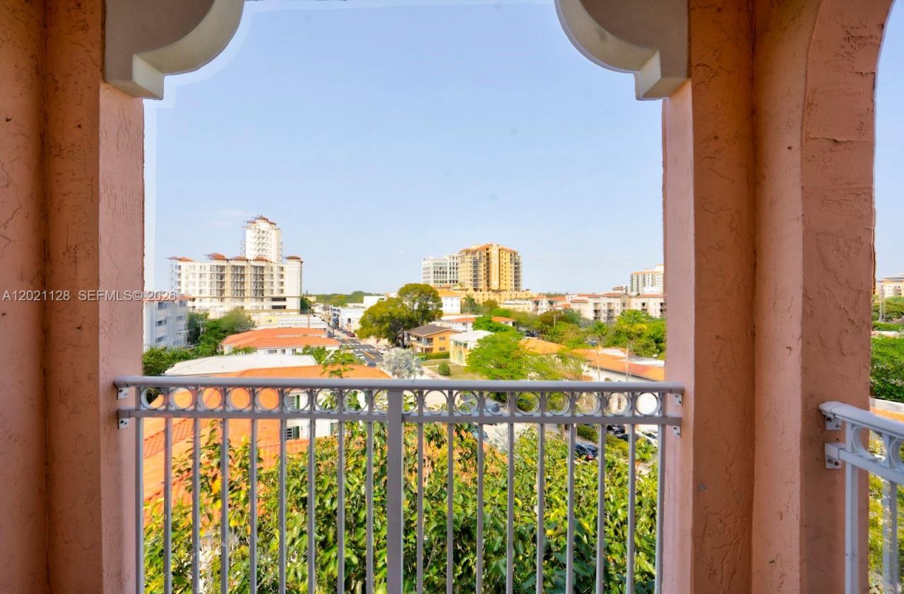 1 Alhambra Cir , Unit 601, Coral Gables, FL 33134 Photo