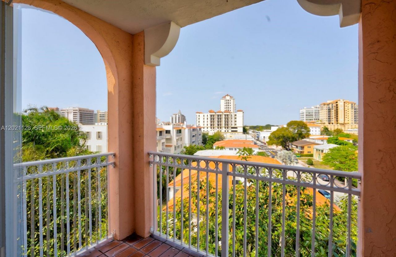 1 Alhambra Cir , Unit 601, Coral Gables, FL 33134 Photo