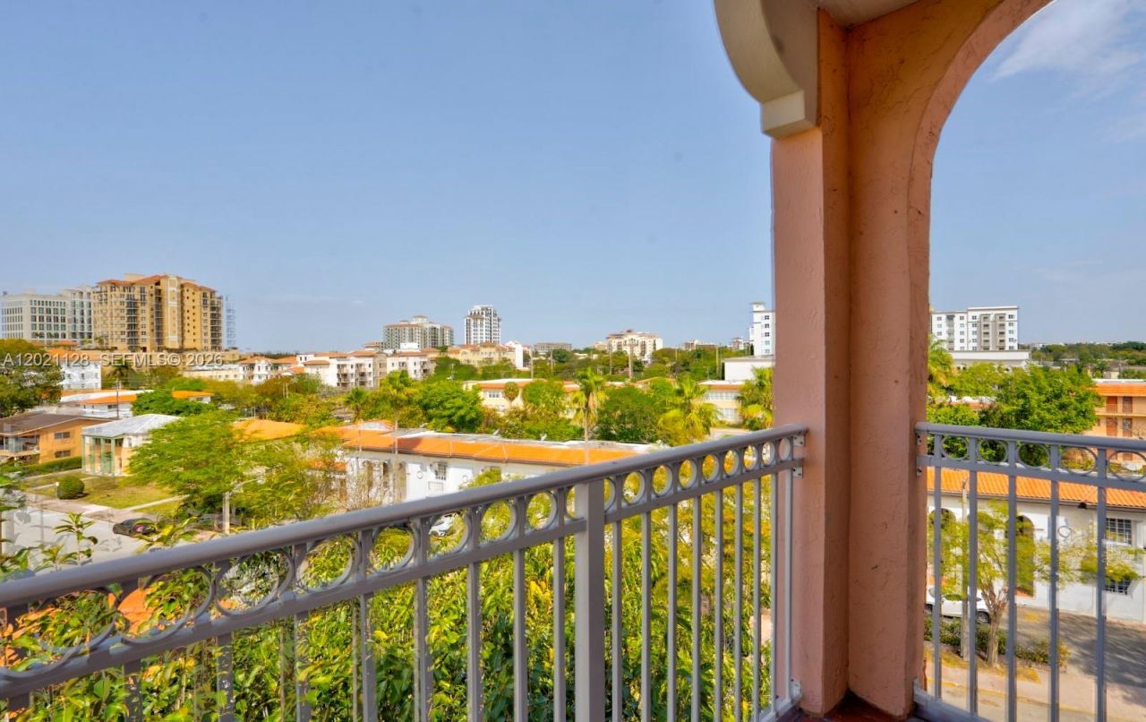 1 Alhambra Cir , Unit 601, Coral Gables, FL 33134 Photo