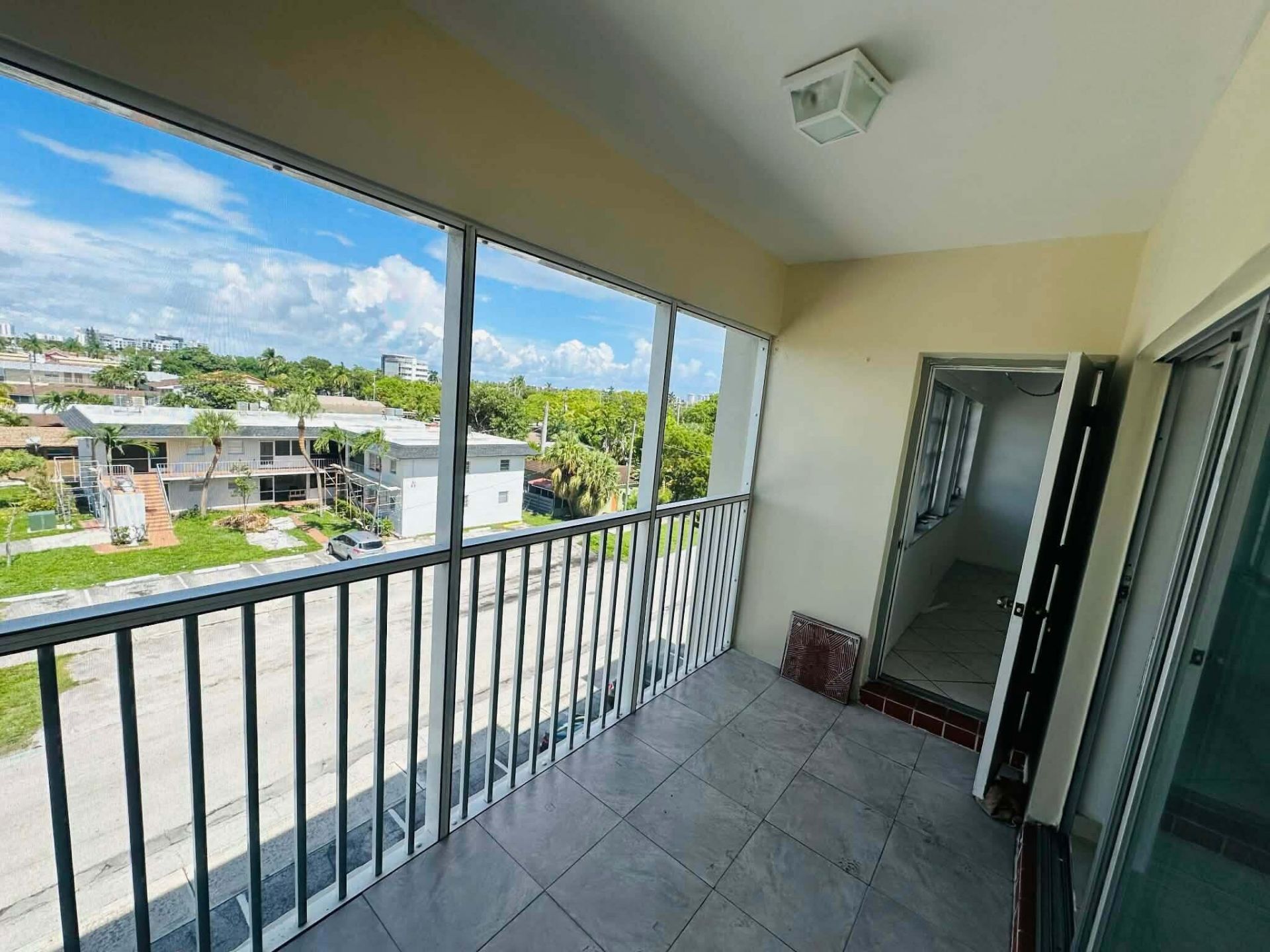 330 SE 2nd Street, Unit 404g, Hallandale Beach, FL 33009 Photo