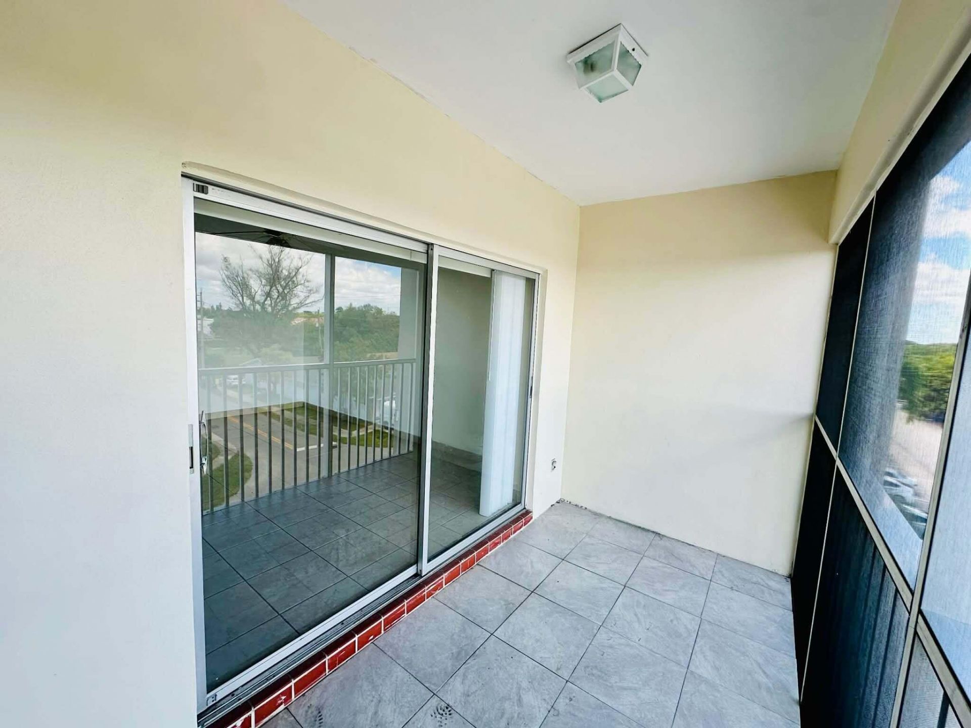 330 SE 2nd Street, Unit 404g, Hallandale Beach, FL 33009 Photo