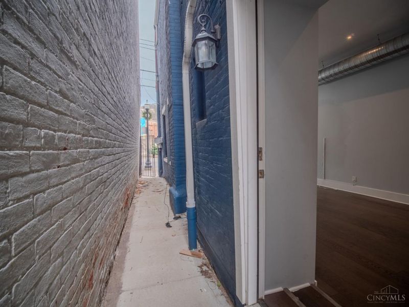 163 E McMicken Avenue, Cincinnati, OH 45202 Photo 36