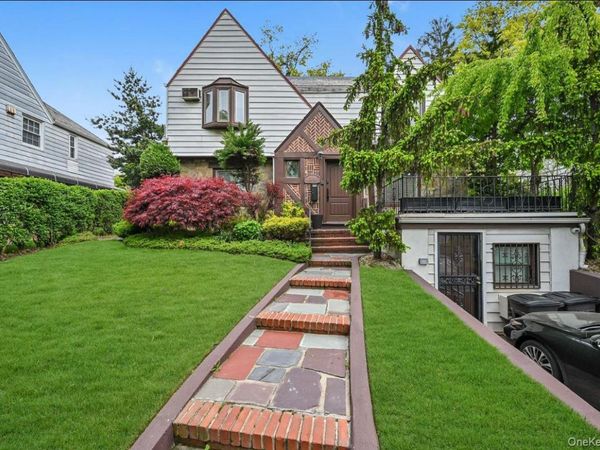 138-15 Union Turnpike , Kew Garden Hills, NY 11367