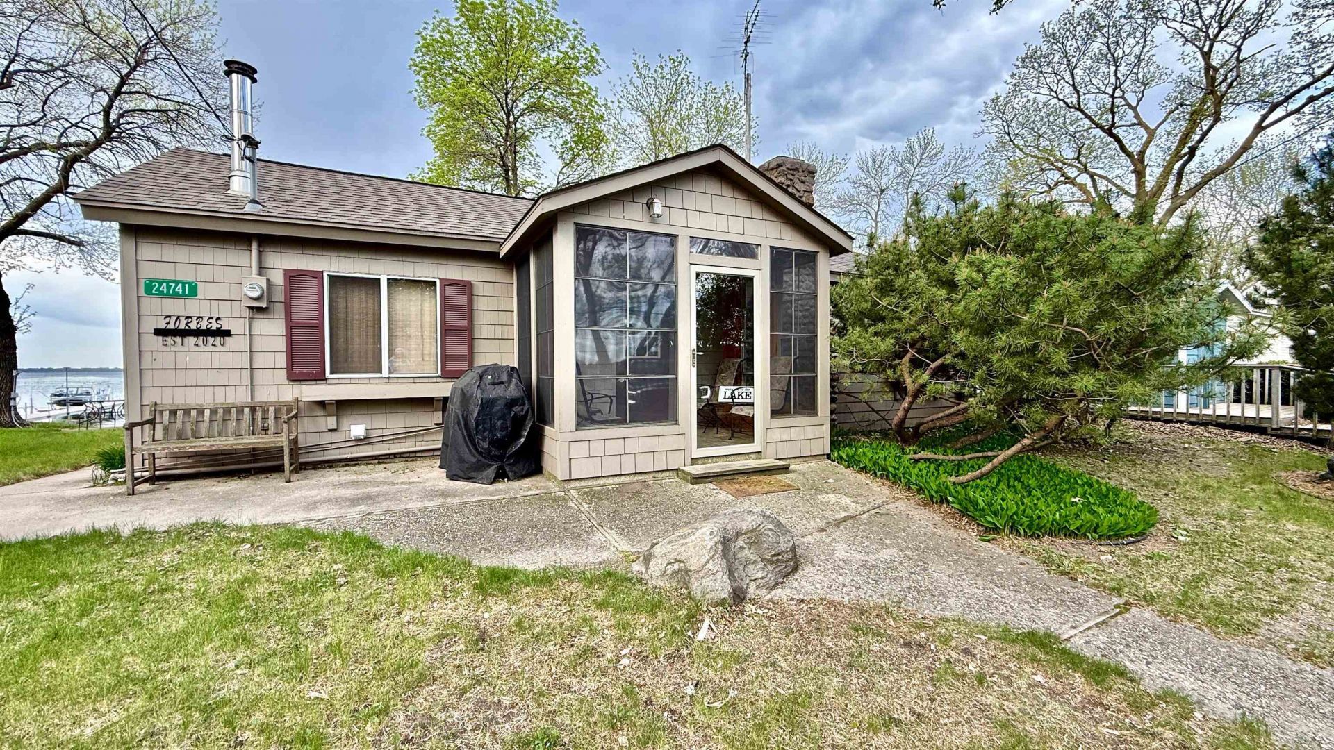 24741 Mcclelland Drive, Spirit Lake, IA 51360 Main Photo