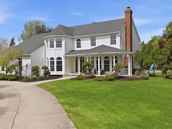5559 Oakdale Lane, Clarence, NY 14221
