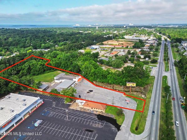 2596 Bienville Boulevard, Ocean Springs, MS 39564