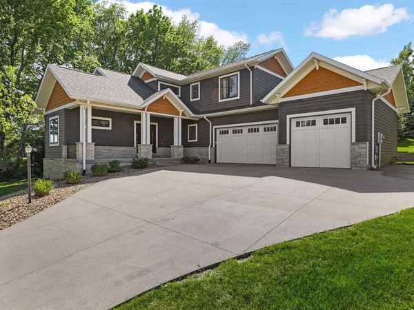 2856 Ash St, Coralville, IA 52241