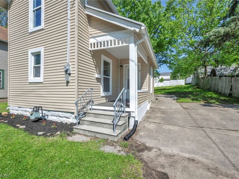 1 Smith Court , Elyria, OH 44035 Photo 3