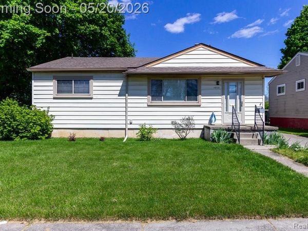 1002 Kettering Avenue, Pontiac, MI 48340
