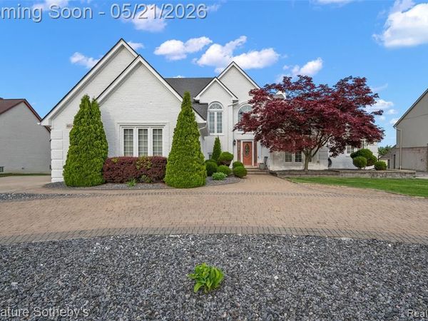 42280 Locklin Drive, Sterling Heights, MI 48314