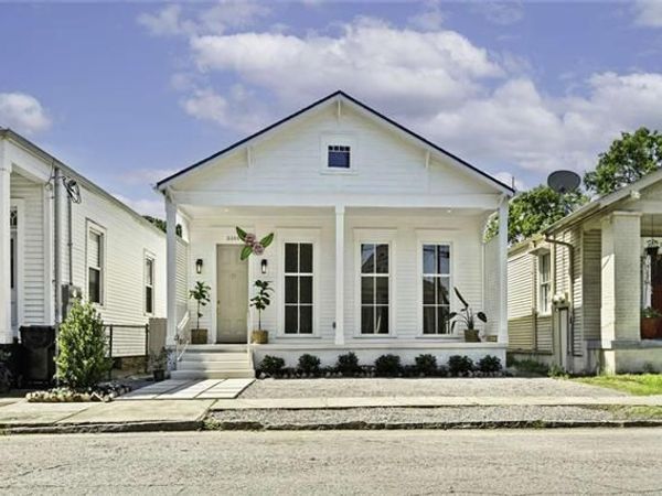 5108 LAUREL Street , New Orleans, LA 70115