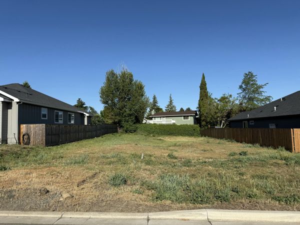 2535 Deschutes Drive, Medford, OR 97504