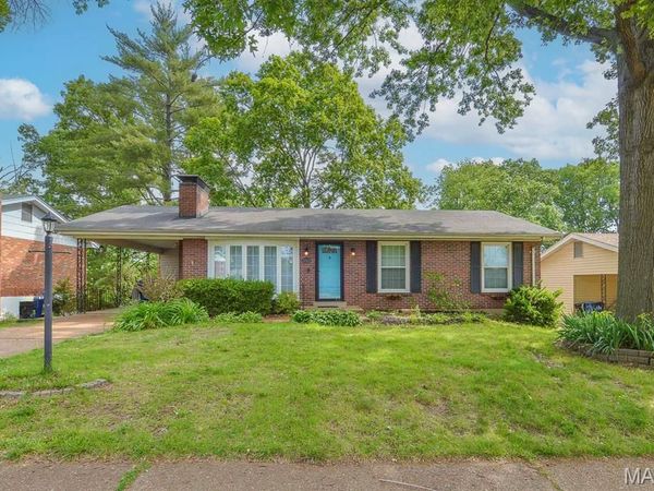 8720 Brookview Drive, Crestwood, MO 63126