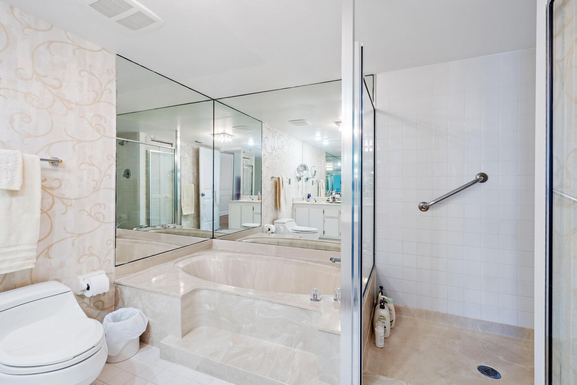 5280 N Ocean Drive, Unit 8b, Riviera Beach, FL 33404 Photo