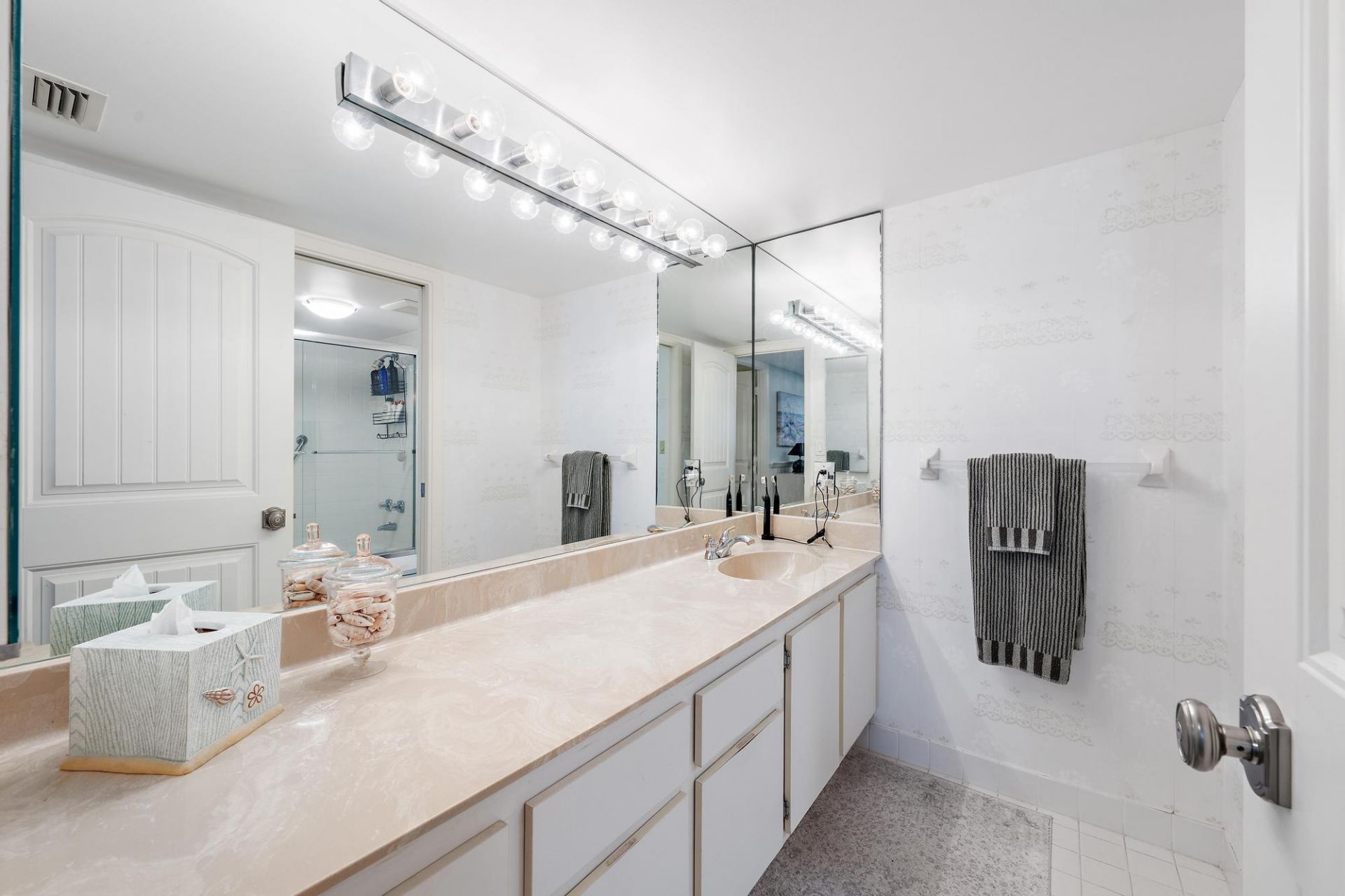 5280 N Ocean Drive, Unit 8b, Riviera Beach, FL 33404 Photo