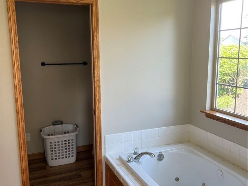 611 Pond View Circle NW, Strasburg, OH 44680 Photo 10