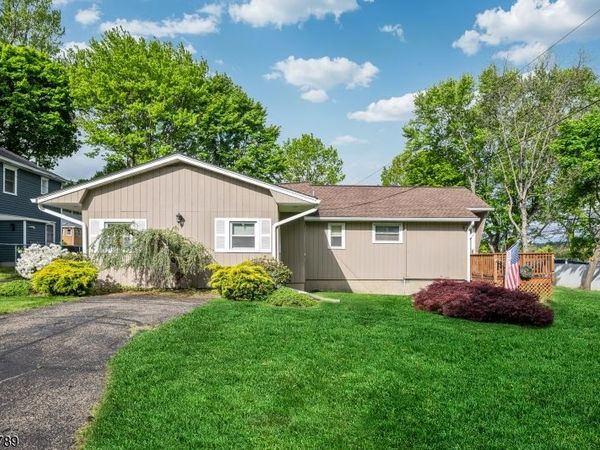 6 Outlook Ave, Mount Olive, NJ 07828