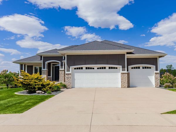 16397 NW Prairie Avenue, Clive, IA 50325