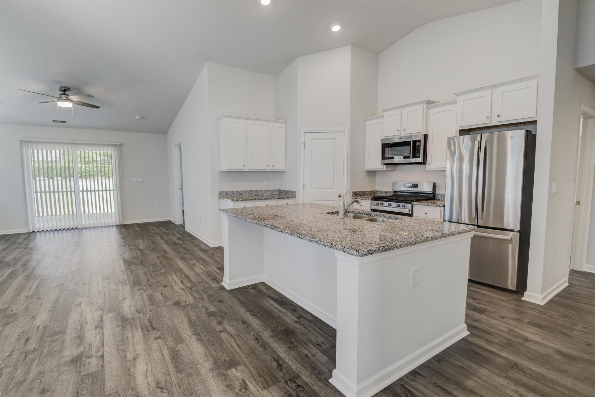 375 Logan St. Photo 11