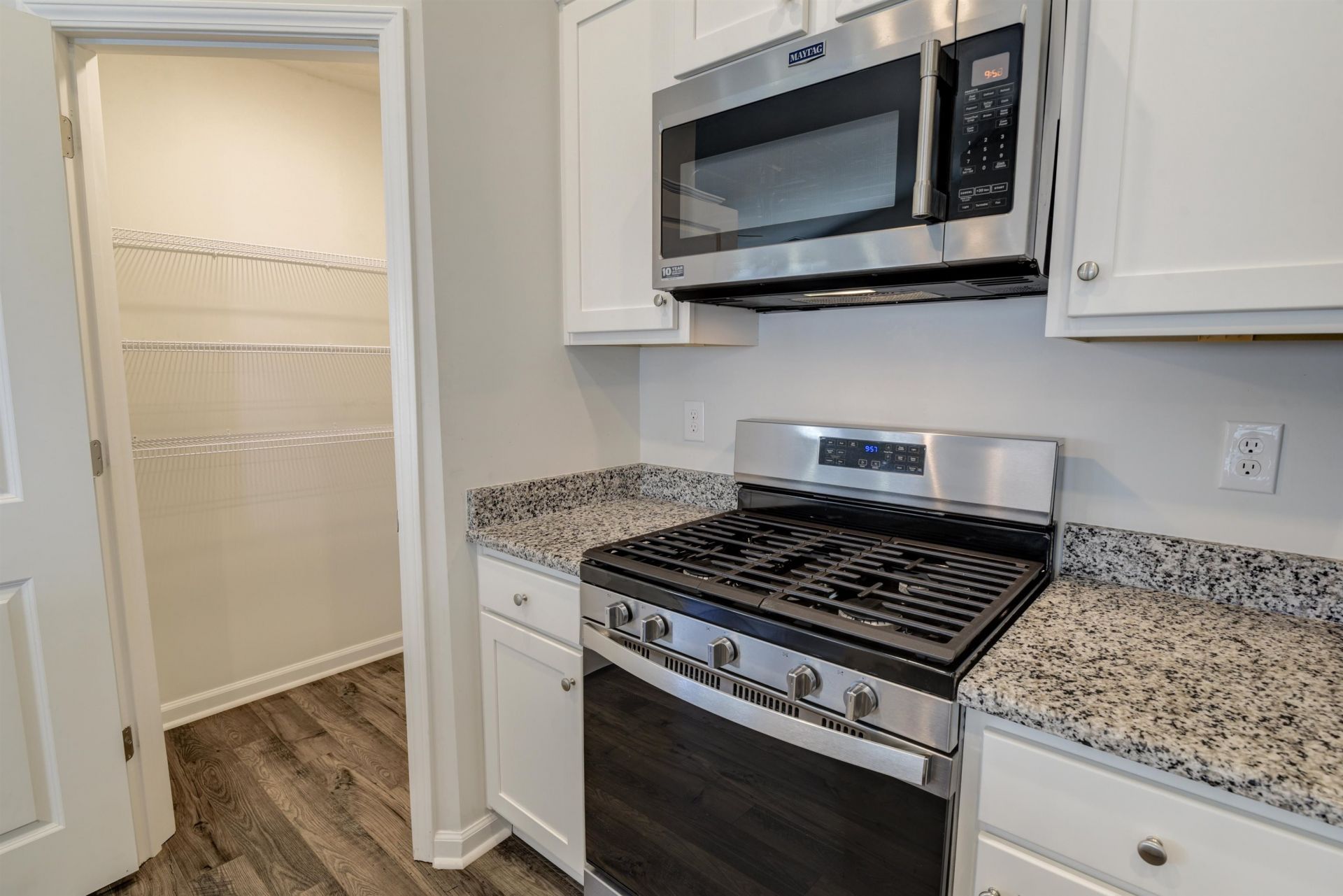 375 Logan St. Photo 13