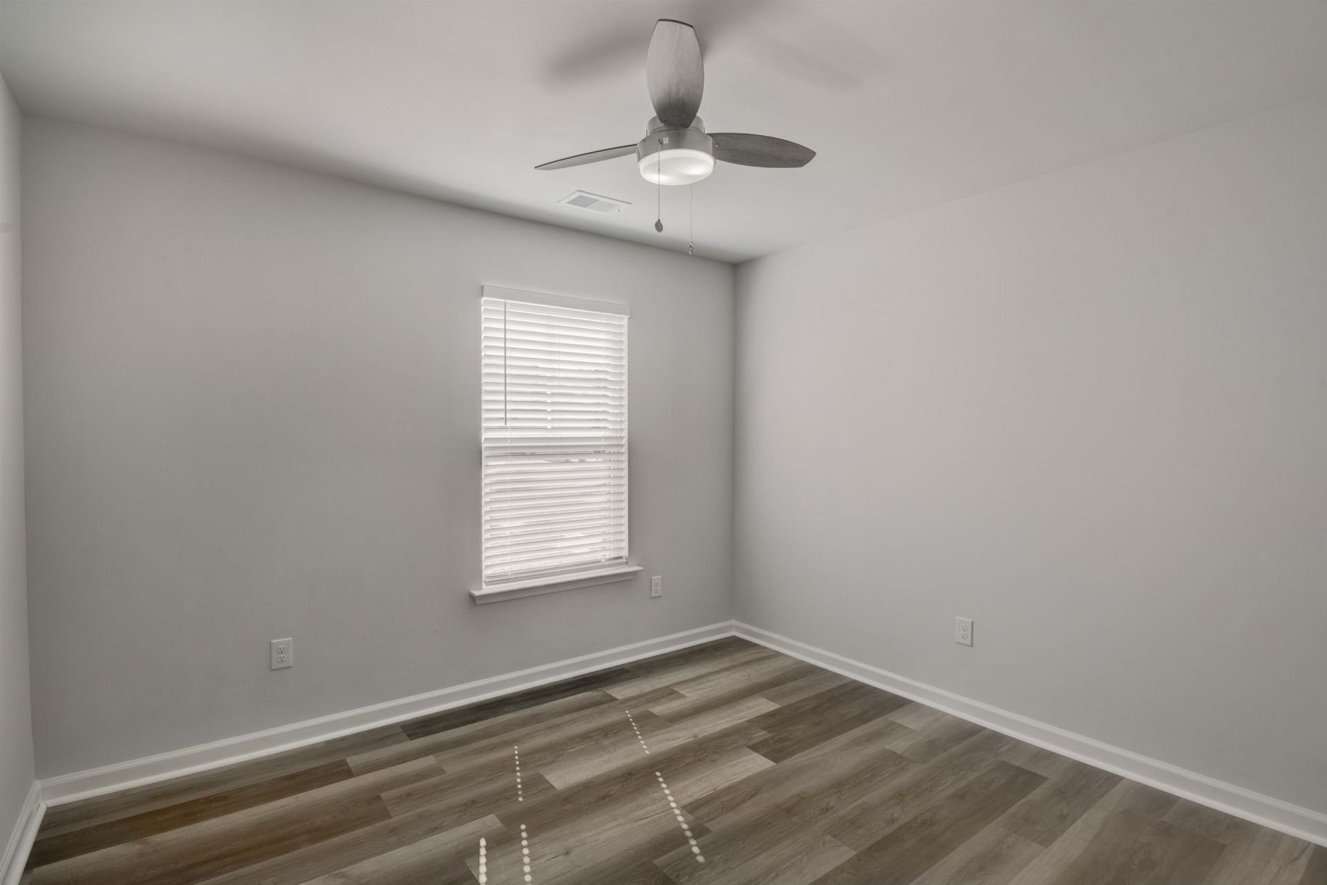 375 Logan St. Photo 20