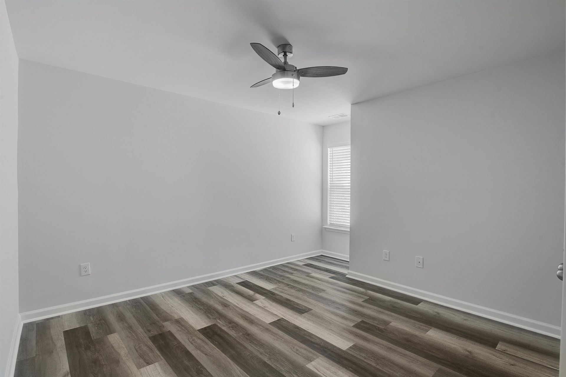 375 Logan St. Photo 25