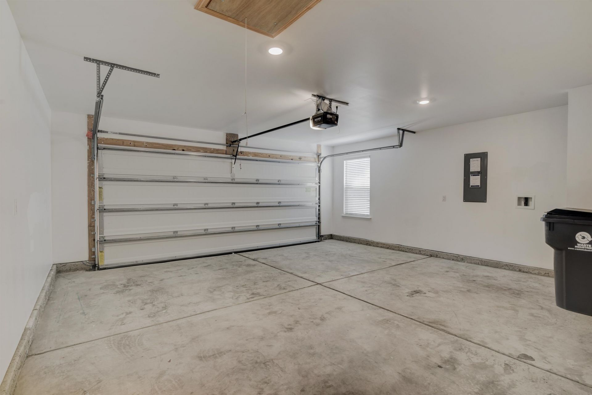 375 Logan St. Photo 30