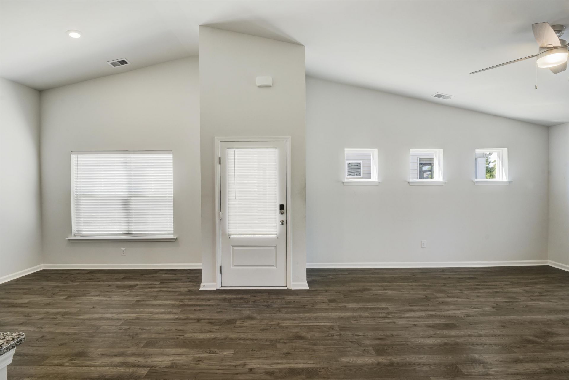375 Logan St. Photo 4