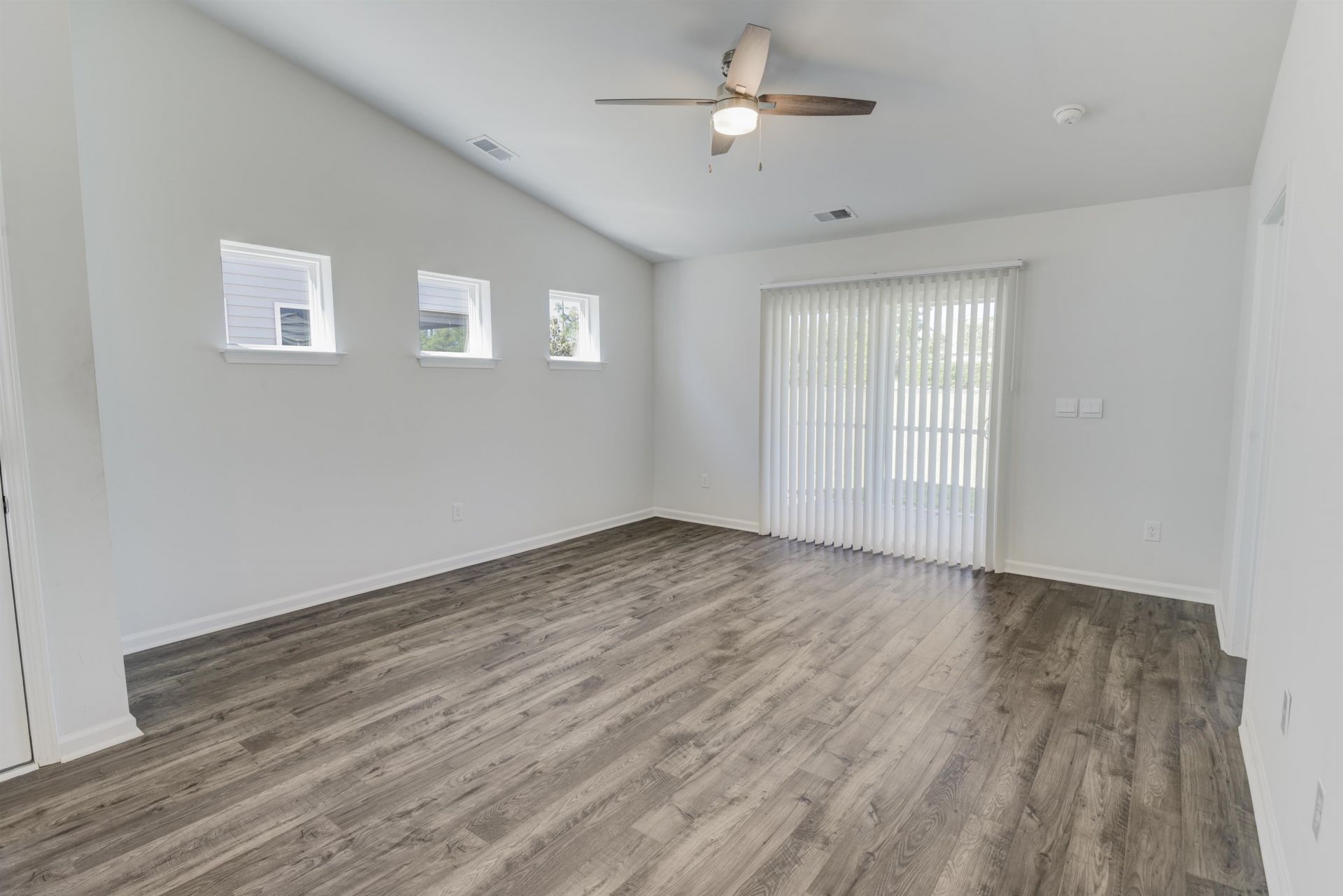 375 Logan St. Photo 5