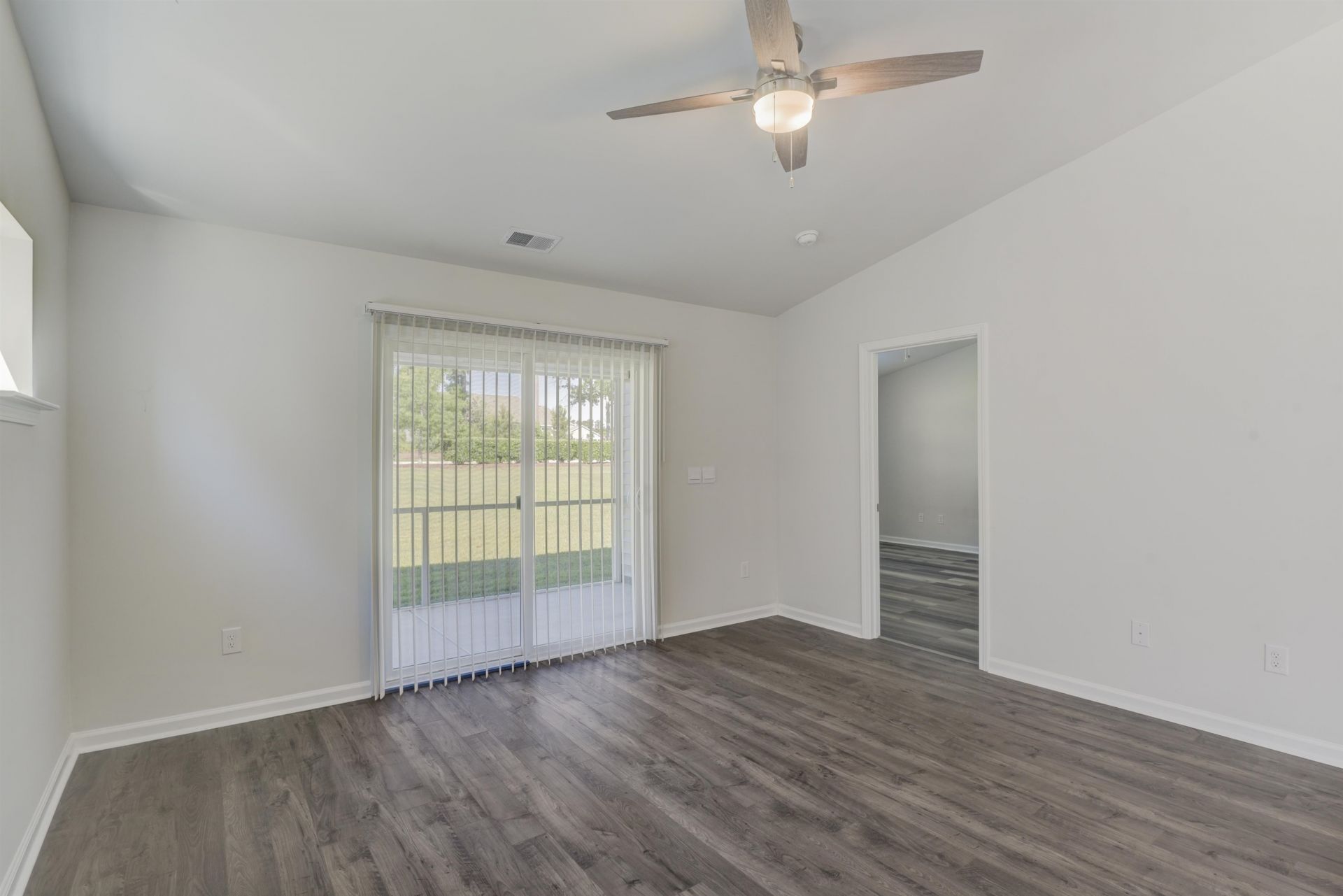 375 Logan St. Photo 6