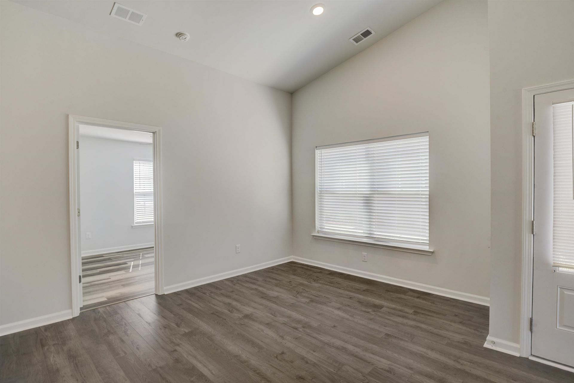 375 Logan St. Photo 7
