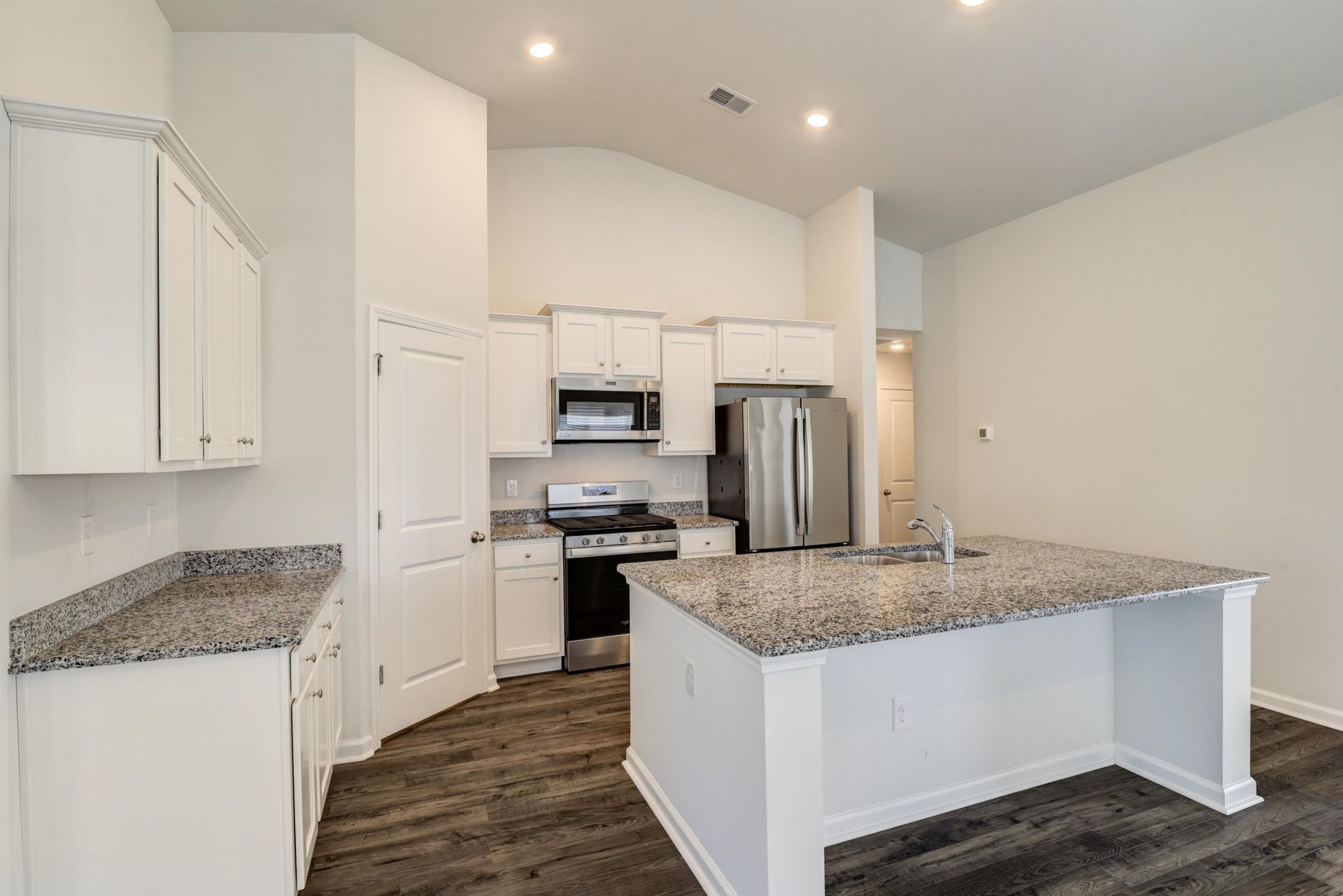 375 Logan St. Photo 9