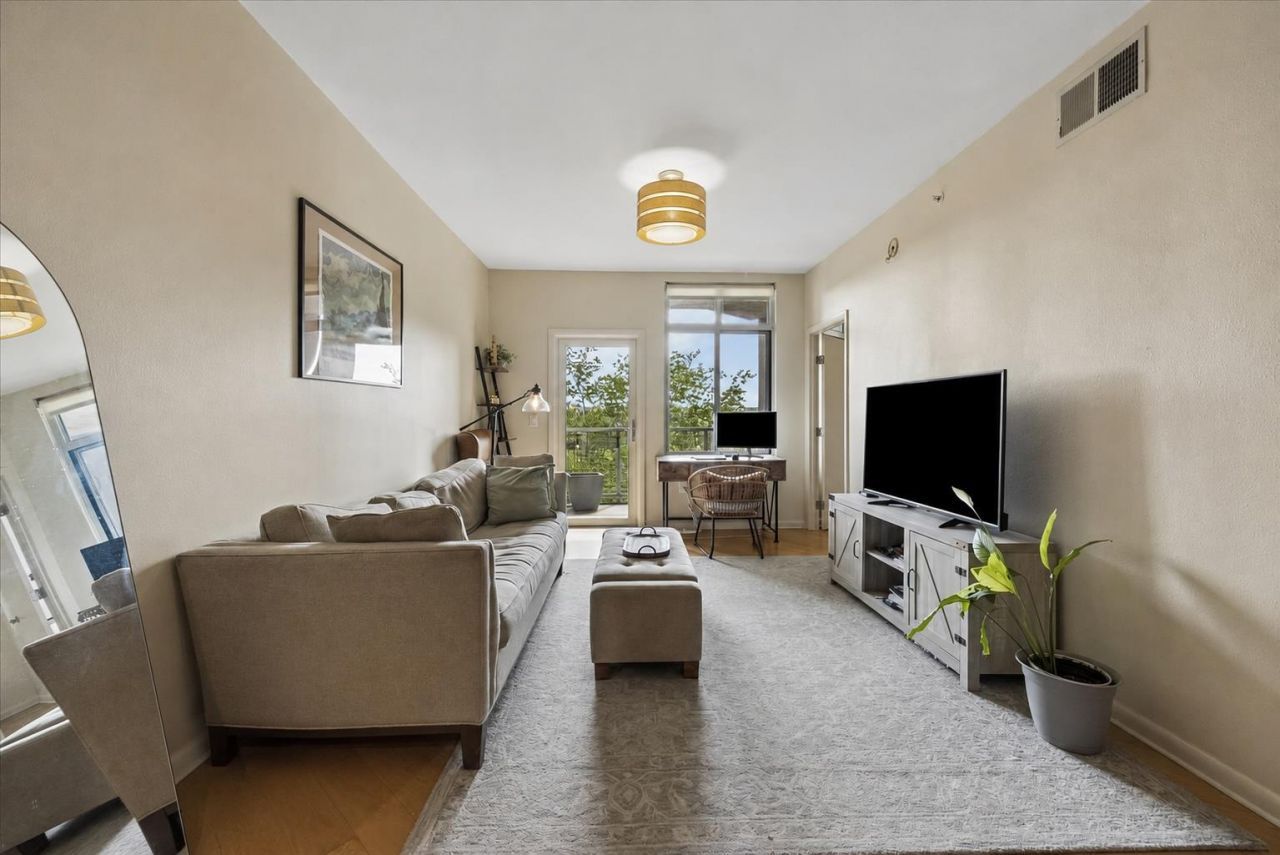 54 Rainey St, Unit 620, Austin, TX 78701 Main Photo