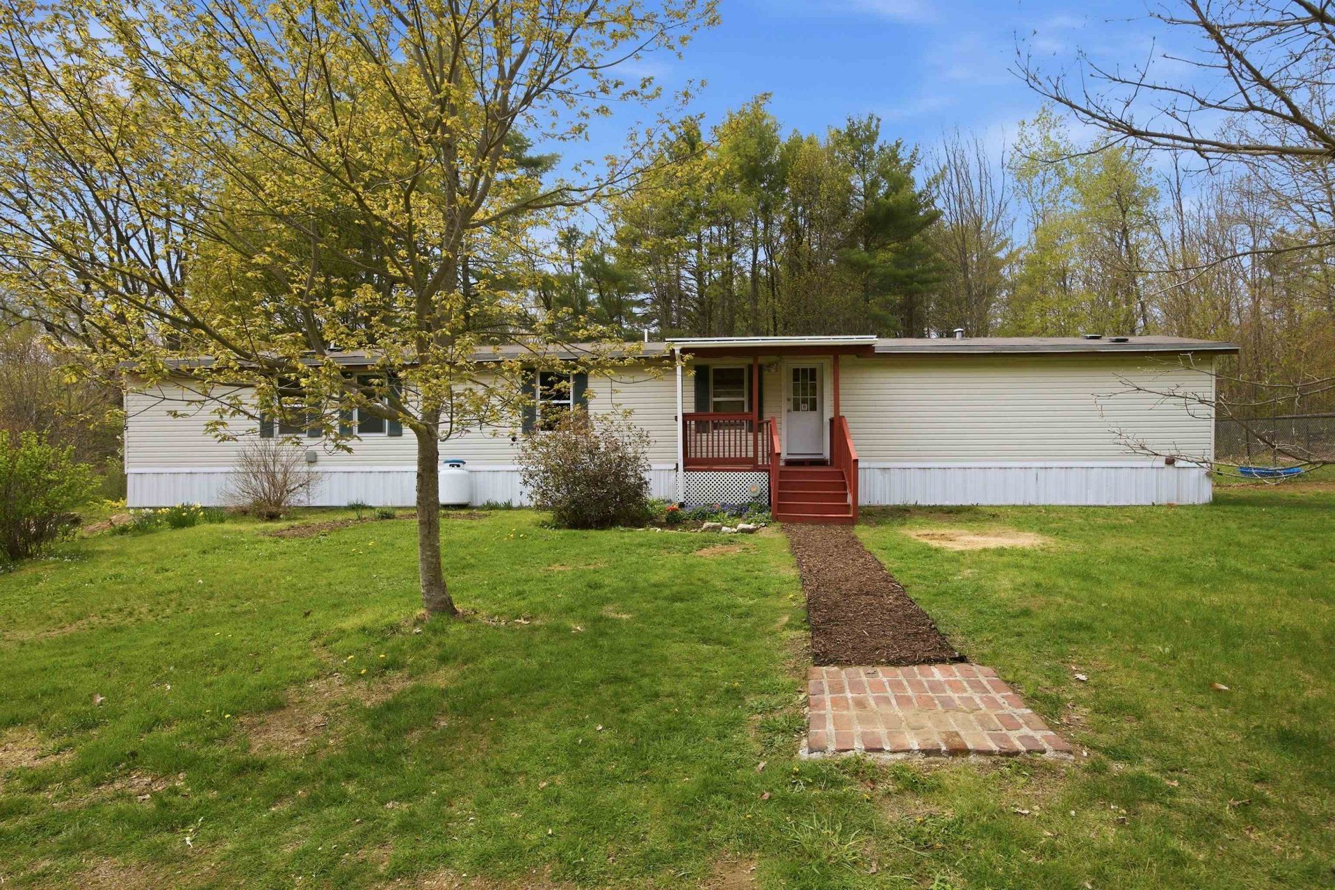 215 Leavitt Road, Pittsfield, NH 03263 Main Photo