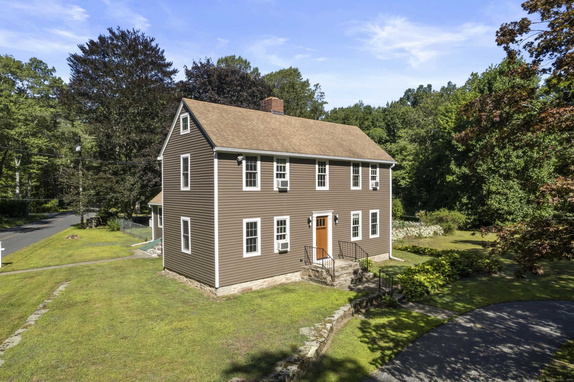 484 Old New London, Salem, CT 06420 Main Photo