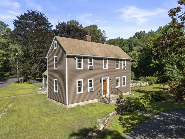 484 Old New London, Salem, CT 06420
